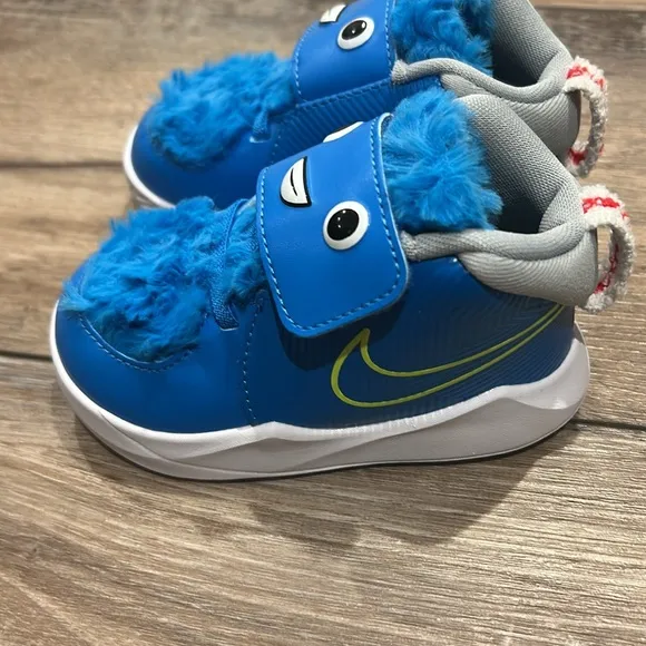 BNIB! Nike Kids Team Hustle D 9 LIL (Toddler) 6 in Lt. Blue