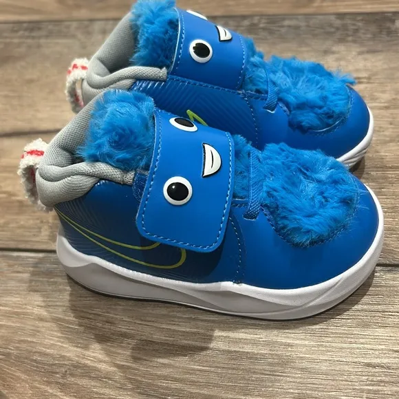 BNIB! Nike Kids Team Hustle D 9 LIL (Toddler) 6 in Lt. Blue