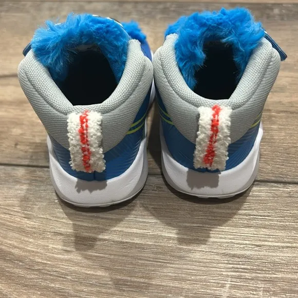BNIB! Nike Kids Team Hustle D 9 LIL (Toddler) 6 in Lt. Blue