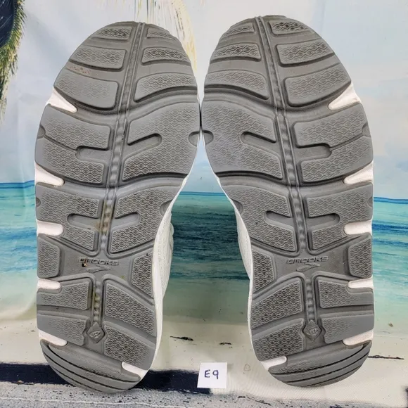 Brooks Addiction Walker Womens 9