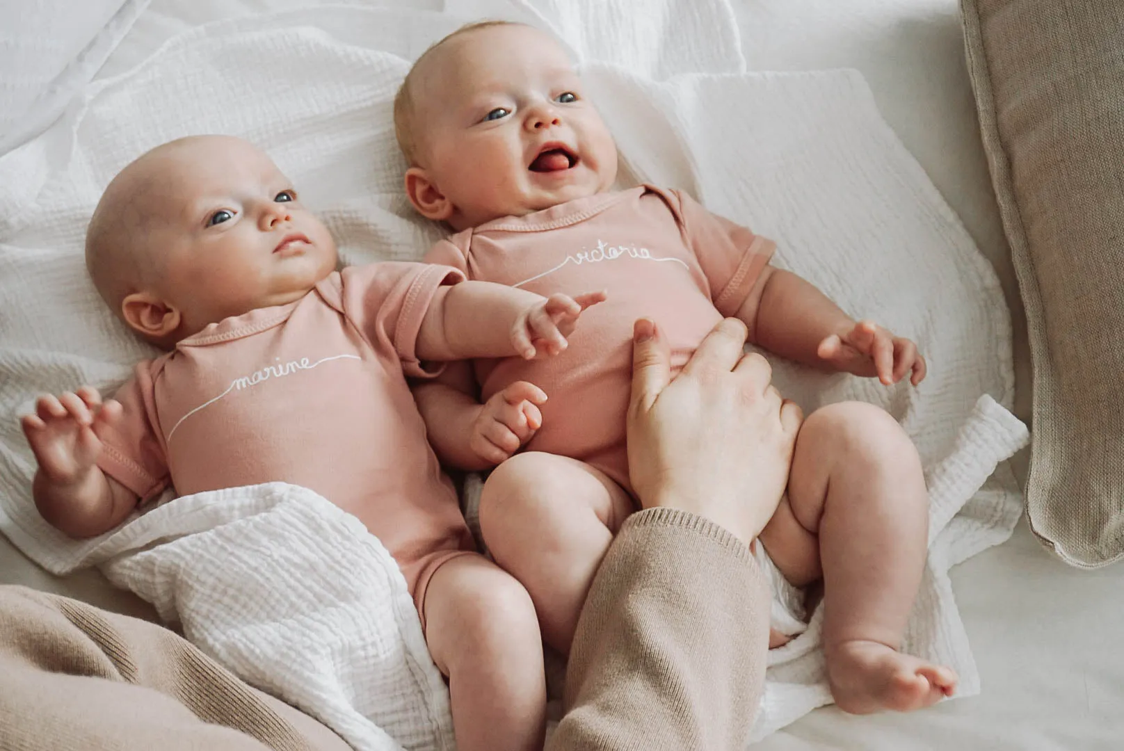 Cache-couche personnalisé PRÉNOM - rose blush à manches courtes