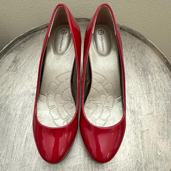 Giani Bernini Red Patent Vegan Leather Round Toe Heels Size 7M