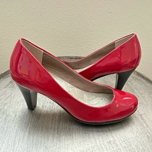 Giani Bernini Red Patent Vegan Leather Round Toe Heels Size 7M