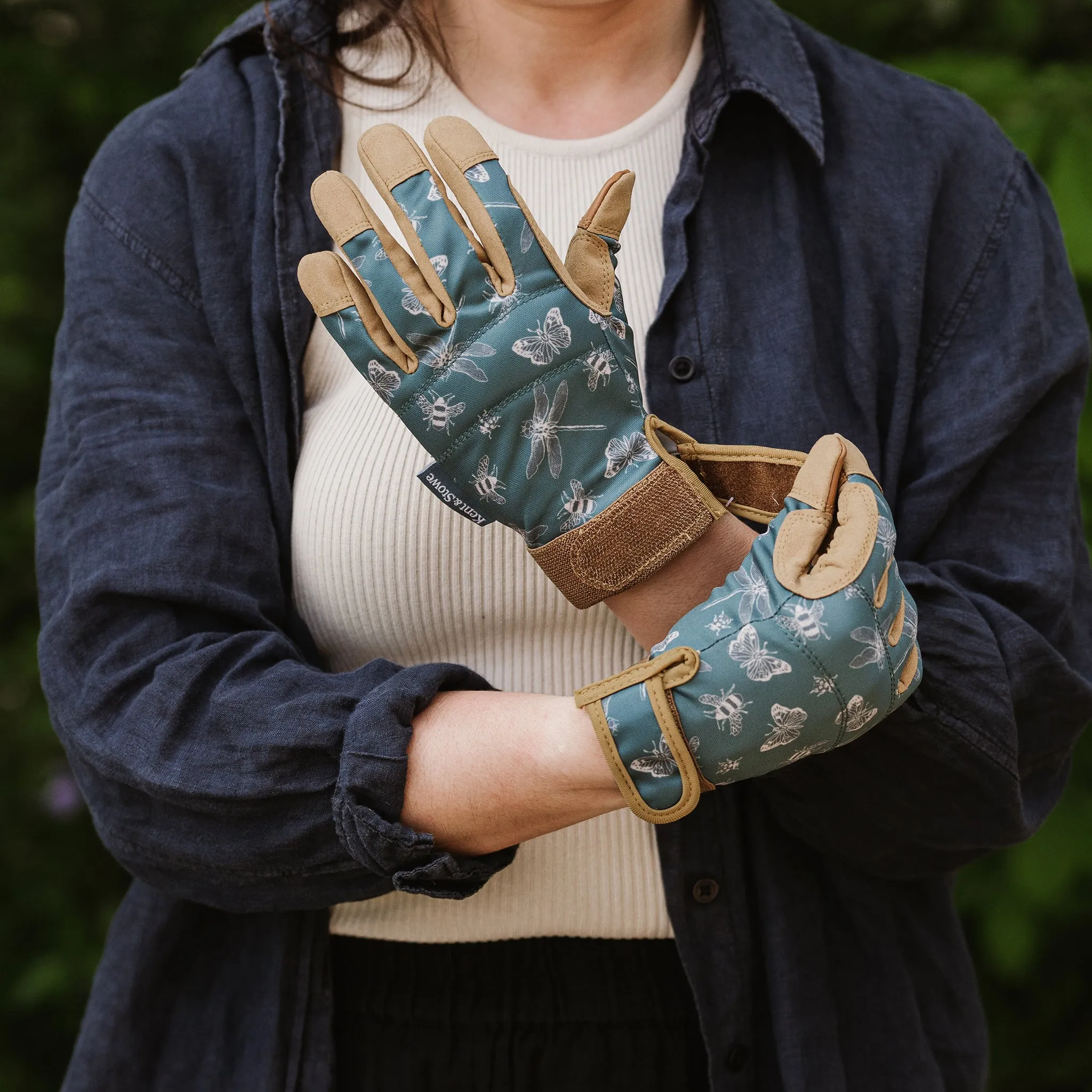 Kent & Stowe Teal Flutter Bugs Comfort Gloves - Ladies Small