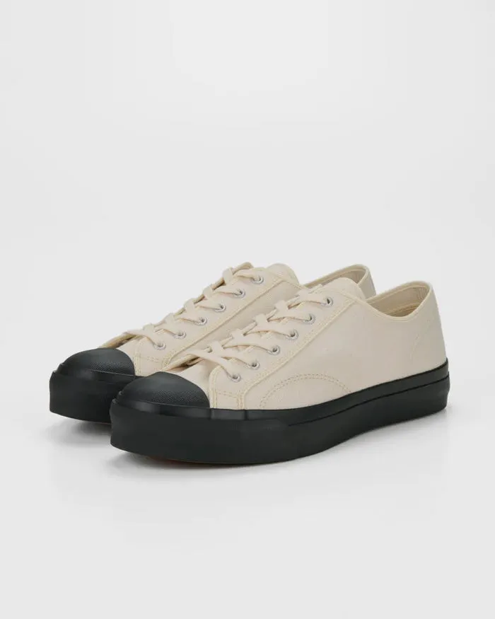 Low Trainer Shoes / Natural Black