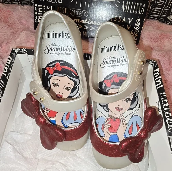 Mini Melissa Snow White