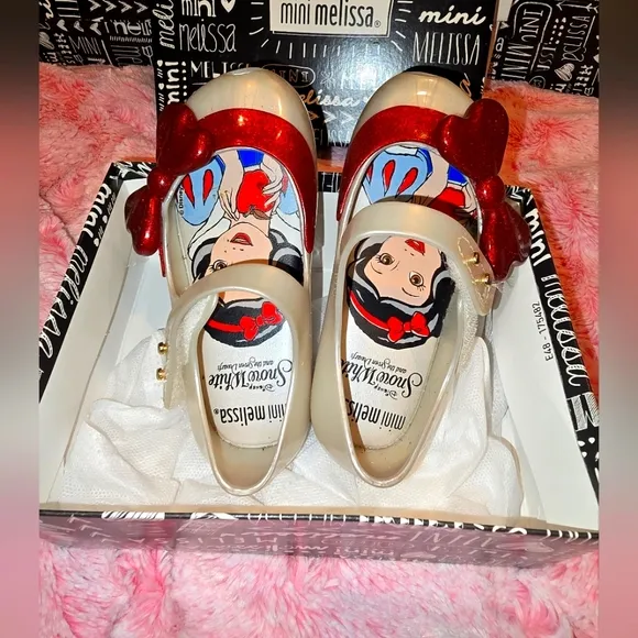 Mini Melissa Snow White