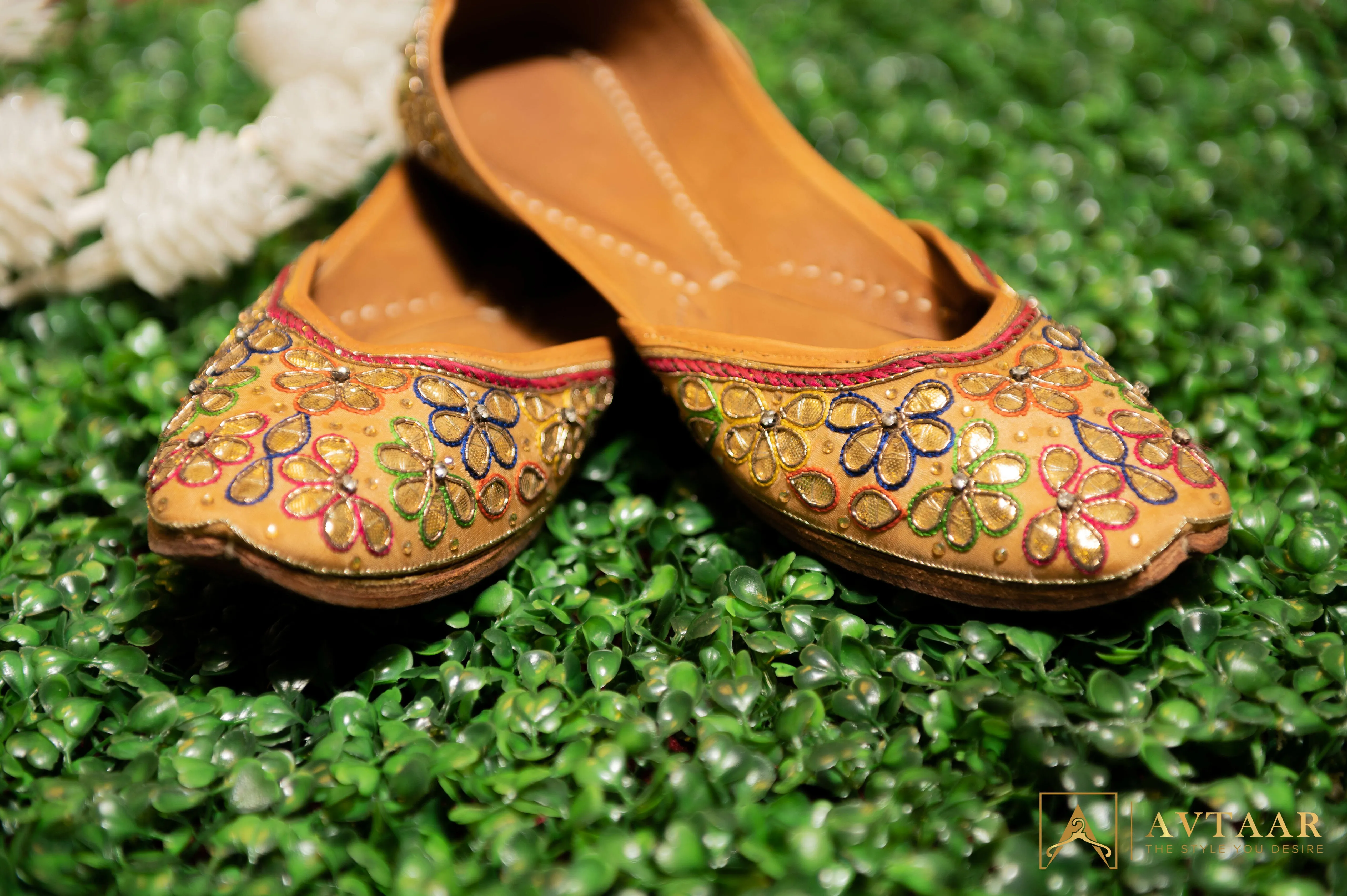 New Designer Embroidered Handcrafted Jutti