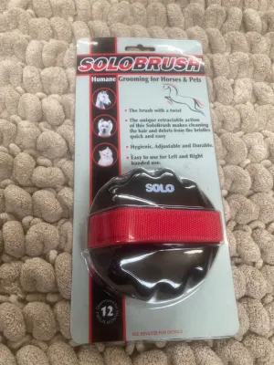 New solo brush humane grooming for horse and pets FREE POSTAGE*