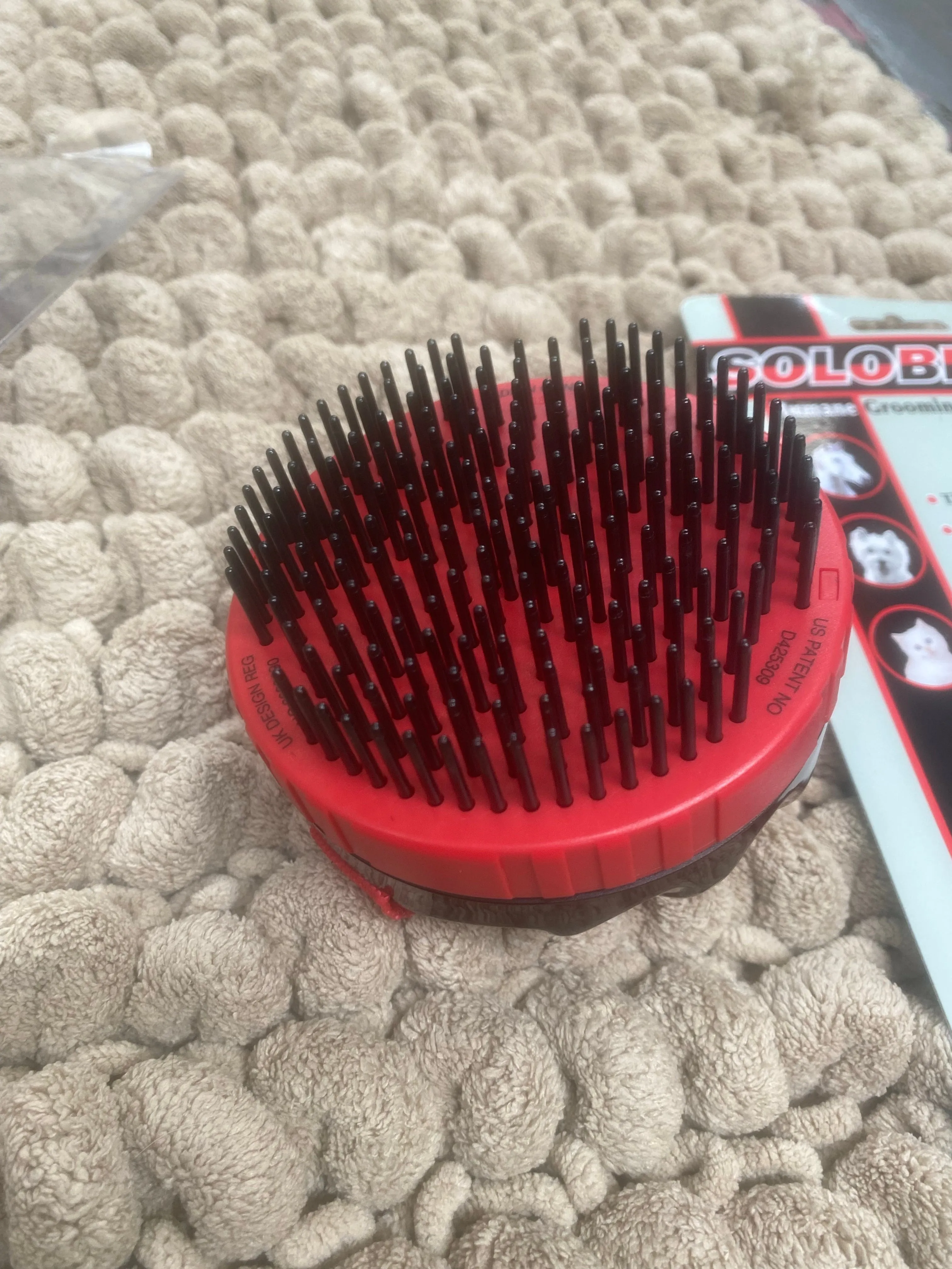 New solo brush humane grooming for horse and pets FREE POSTAGE*