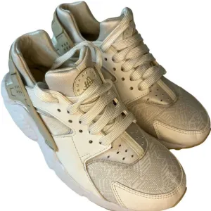NIKE Air Huarache Run Premium Oatmeal Athletic Shoes Size 6Y/ Women 7.5