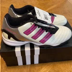NWB!! Rare Vintage Adidas Predito TRX TF Turf Soccer Cleats Women’s Size 5