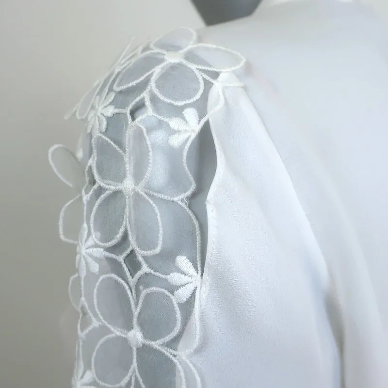 Oscar de la Renta Organza Flower-Trimmed Blouse Cream Silk Size 6 NEW