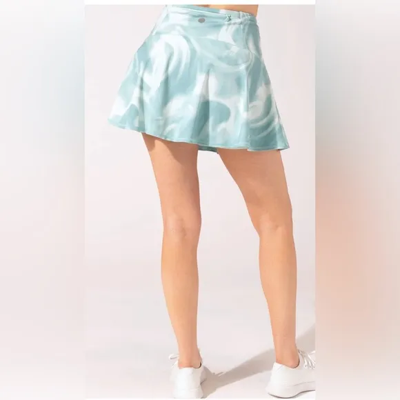 Threads for Thought POCKET SKORT NWT Medium