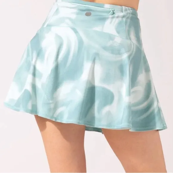 Threads for Thought POCKET SKORT NWT Medium