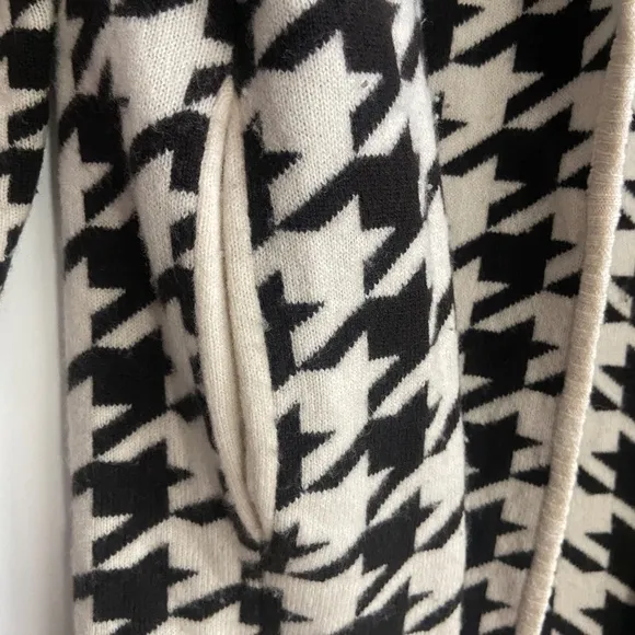 W. Cashmere’s Signature Houndstooth Design