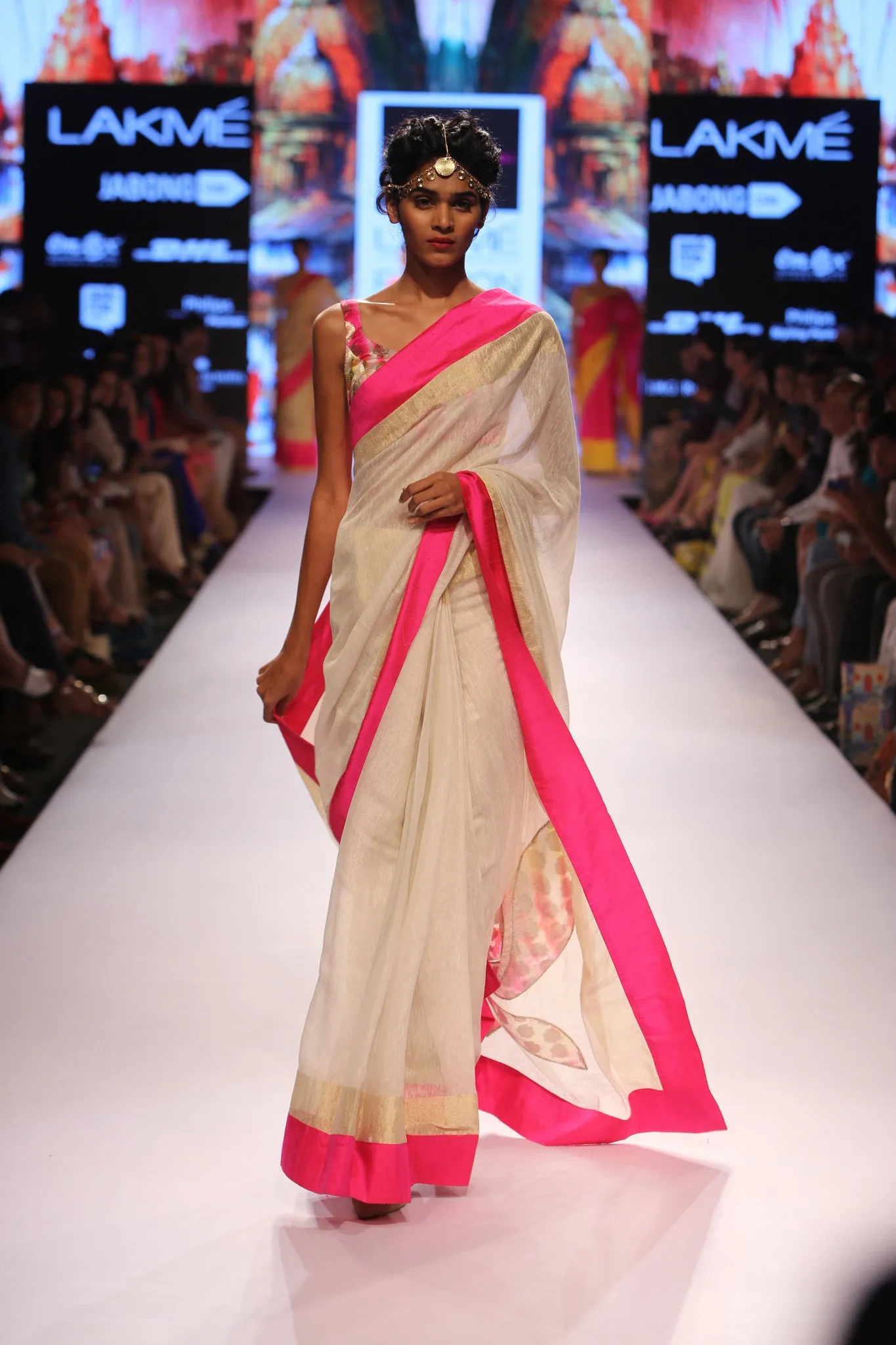 WHITE SAREE WITH LOTUS MOTIF ON PALLU