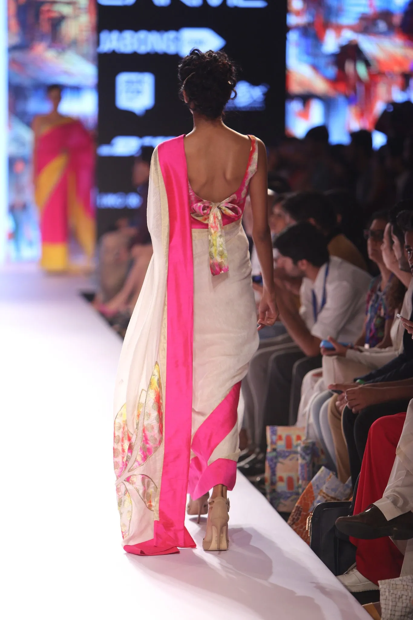 WHITE SAREE WITH LOTUS MOTIF ON PALLU