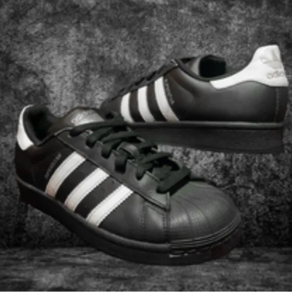 YOUTH ADIDAS SUPERSTAR FOUNDATION - SIZE 4