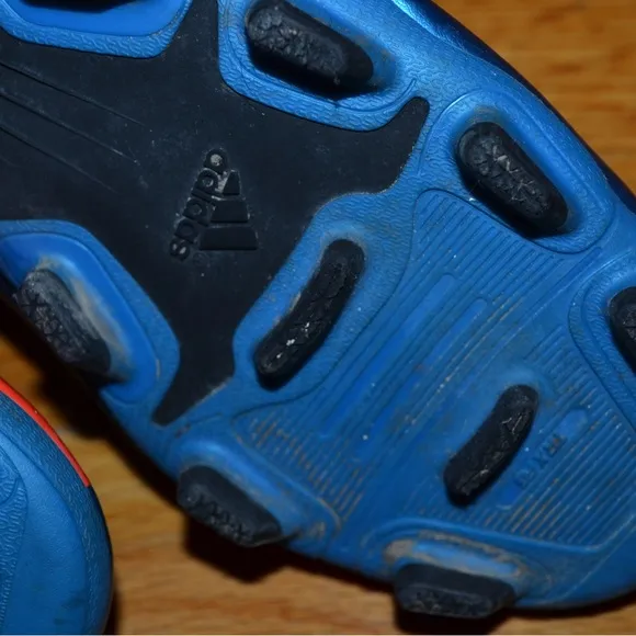 Youth boys Adidas Predator metallic blue soccer cleats, size 4.5