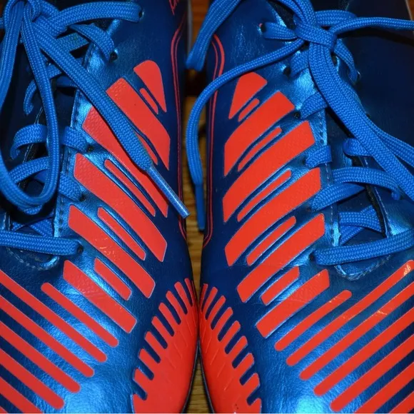 Youth boys Adidas Predator metallic blue soccer cleats, size 4.5