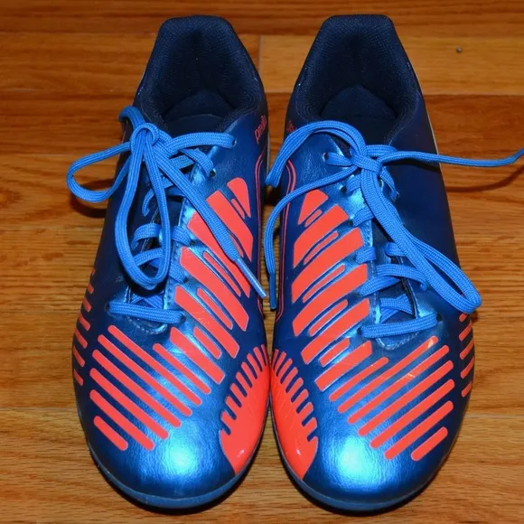 Youth boys Adidas Predator metallic blue soccer cleats, size 4.5