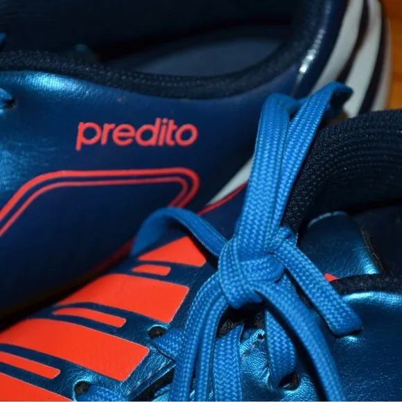 Youth boys Adidas Predator metallic blue soccer cleats, size 4.5